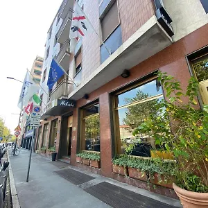 Mokinba Sant'ambroeus فندق